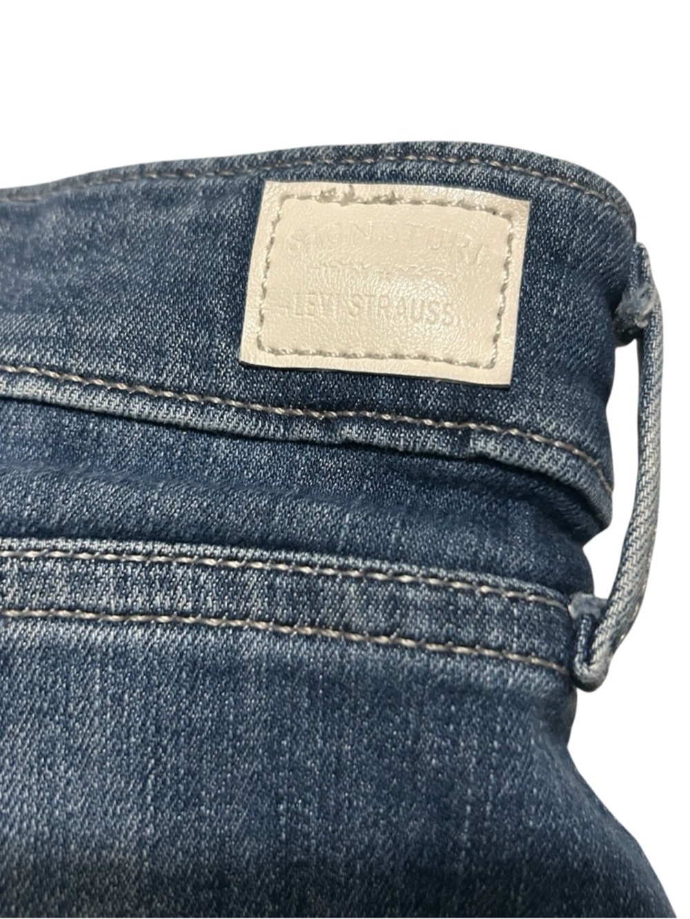 Levi's Blue Denim Signature Shorts Size 12 Medium Length and Bermuda - Picture 6 of 10